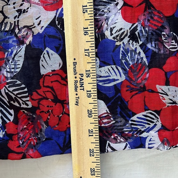 Ruby Rd Favorites Size 12P Blouse 3/4 Sleeve
Floral Red White Blue - Picture 8 of 13